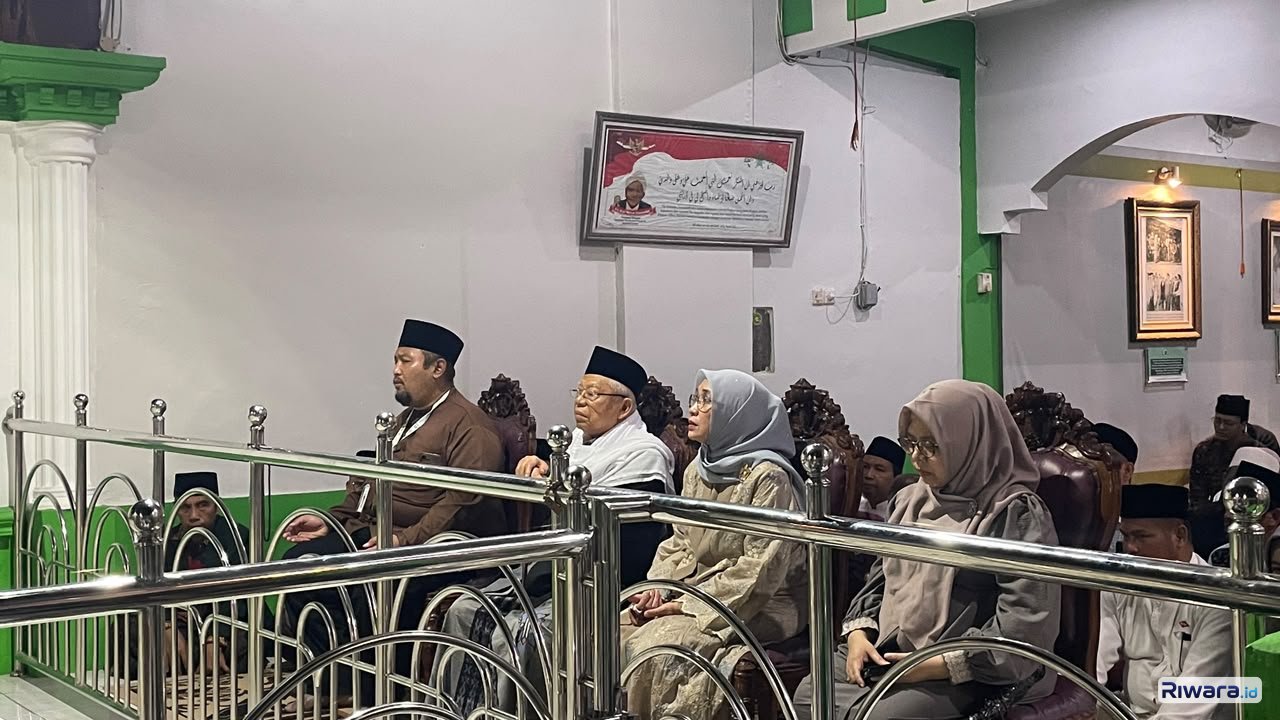 Mustasyar PBNU KH Maruf Amin berziarah di makam pendiri NU Mbah Wahab di Tambakberas Jombang